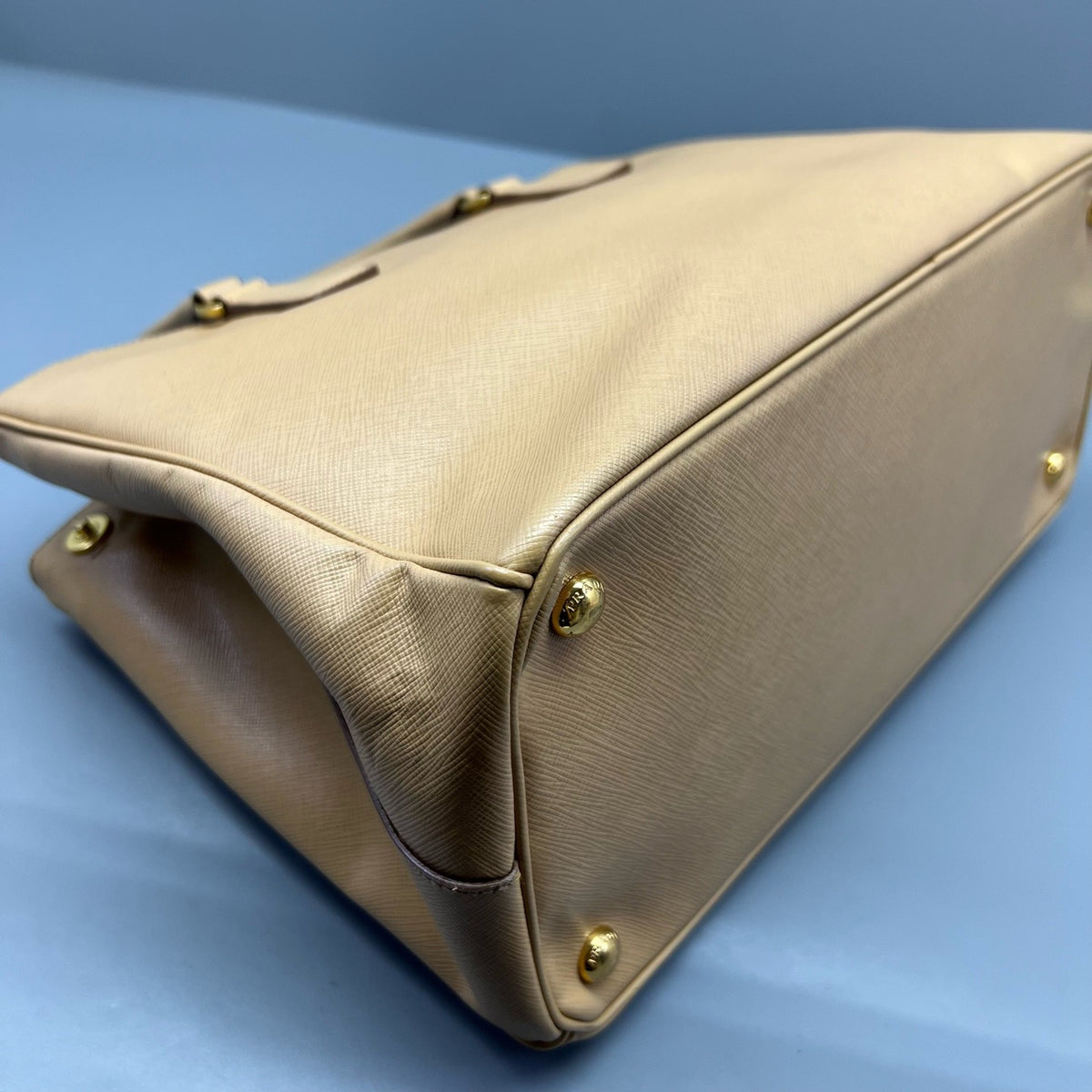 Prada - Saffiano Lux Tote - Leather - Beige - (medium)