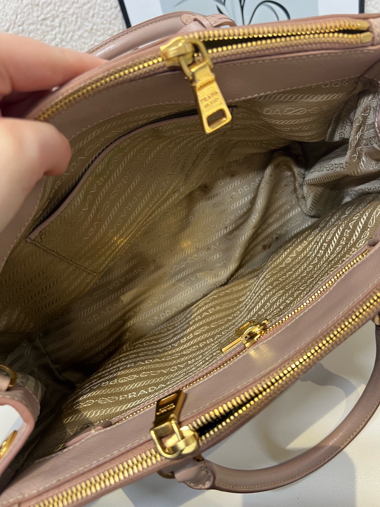Prada - Saffiano Lux Tote - Leather - Beige - (medium)