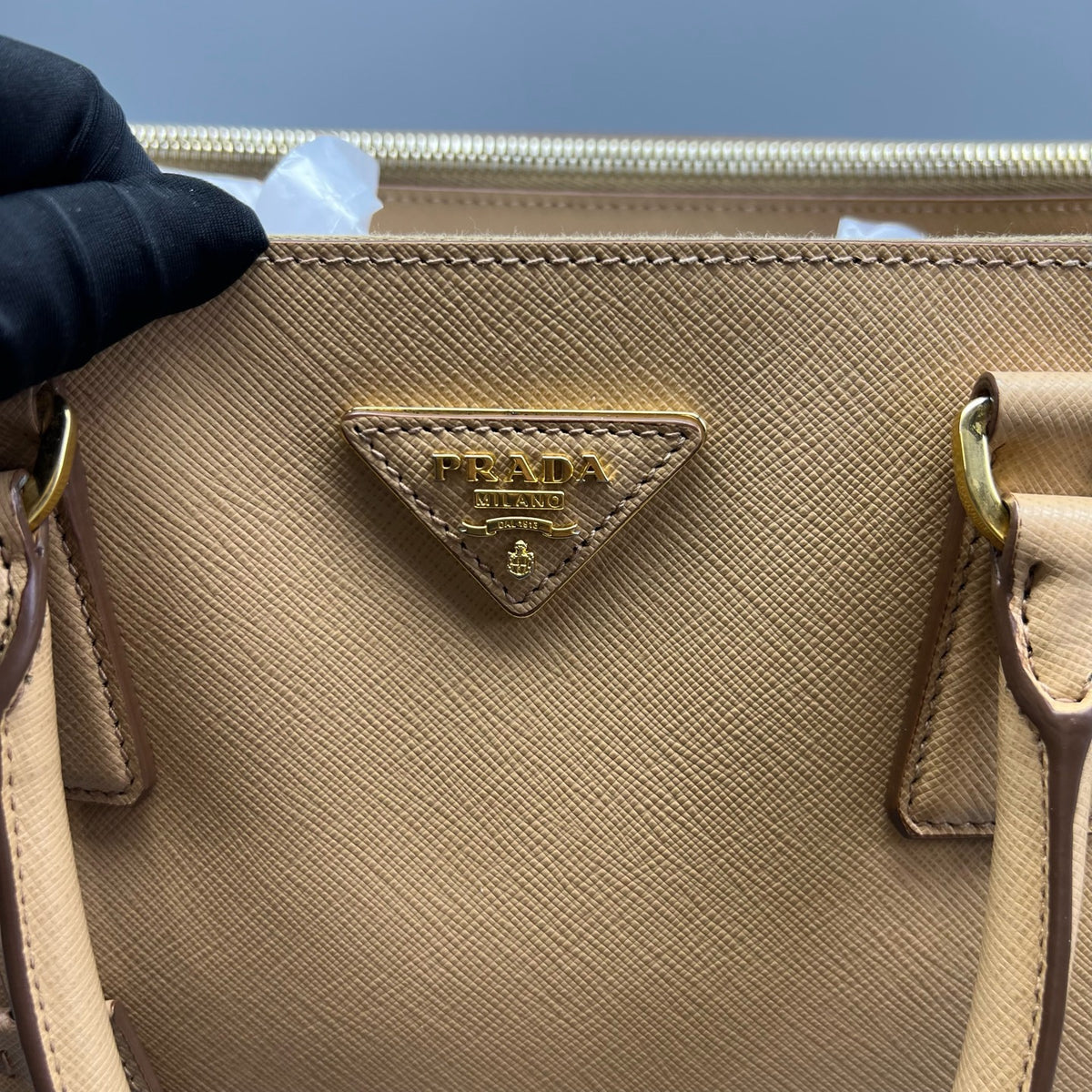 Prada - Saffiano Lux Tote - Leather - Beige - (medium)