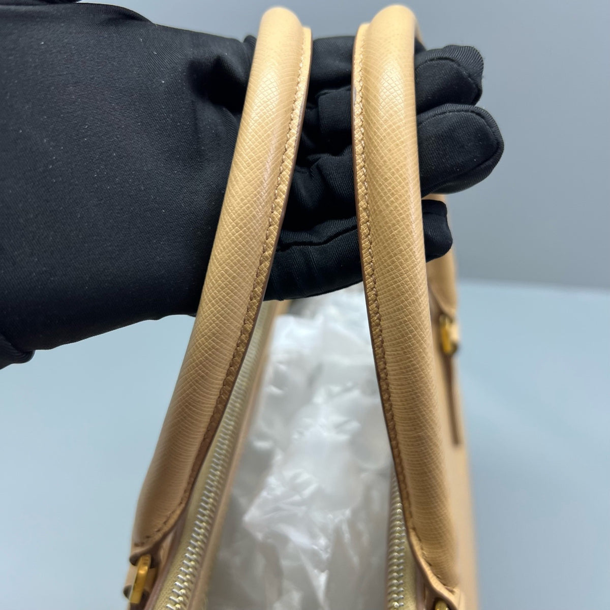 Prada - Saffiano Lux Tote - Leather - Beige - (medium)
