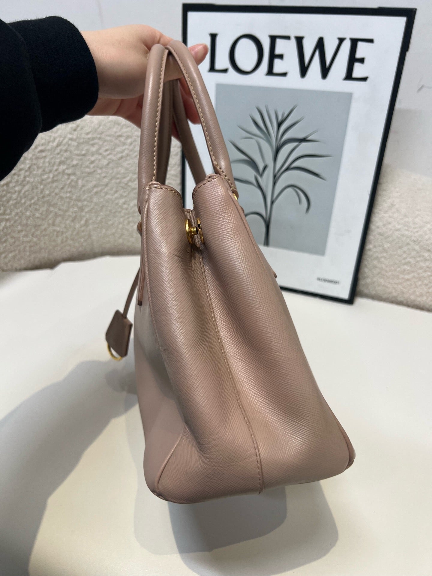 Prada - Saffiano Lux Tote - Leather - Beige - (medium)
