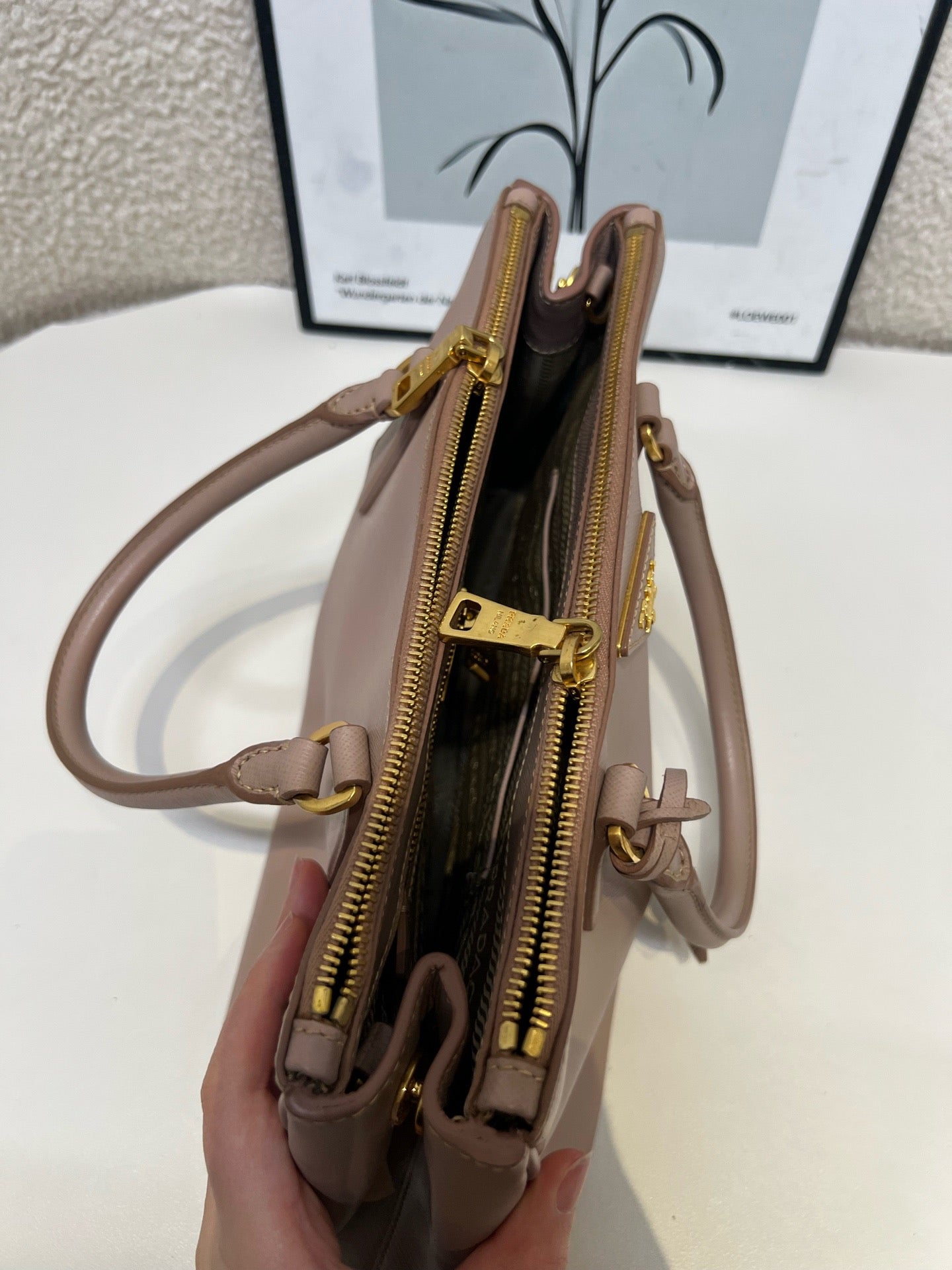 Prada - Saffiano Lux Tote - Leather - Beige - (medium)