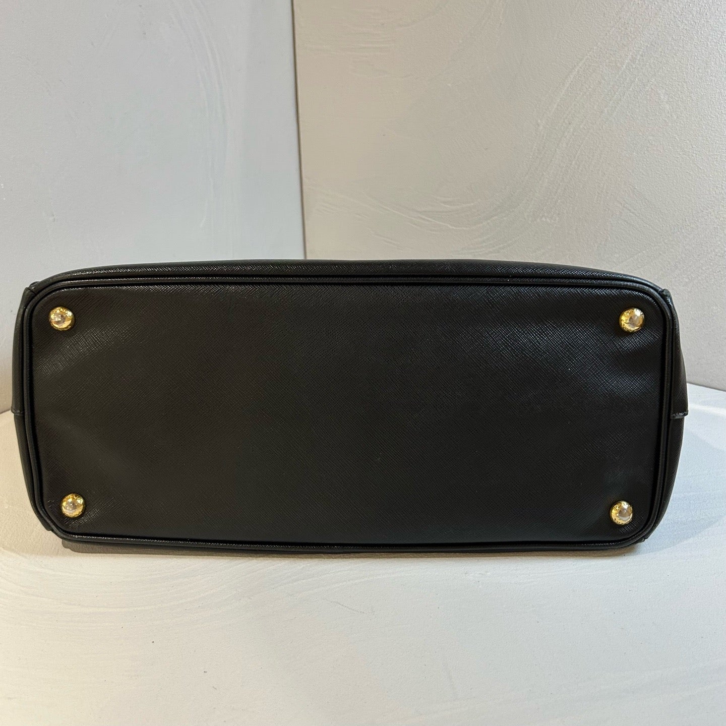 Prada - Saffiano Lux Tote - Leather - Black - (large)