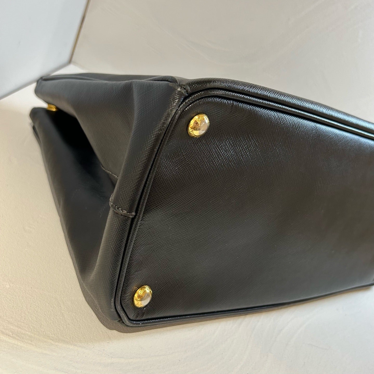 Prada - Saffiano Lux Tote - Leather - Black - (large)