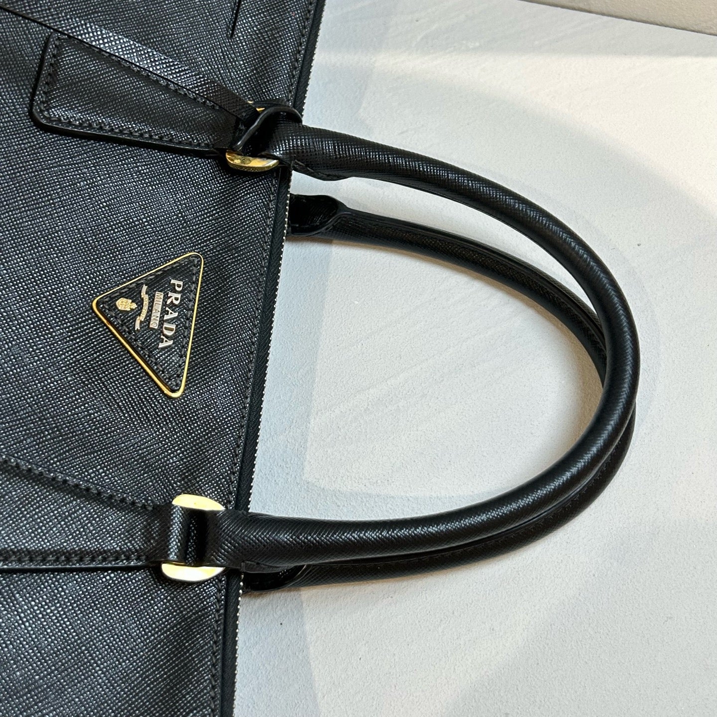 Prada - Saffiano Lux Tote - Leather - Black - (large)