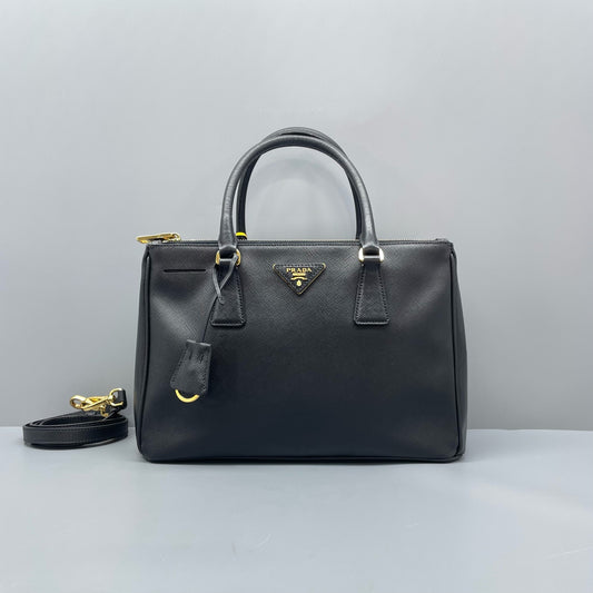 Prada - Saffiano Lux Tote - Leather - Black - (medium)