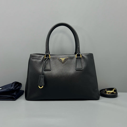 Prada - Saffiano Lux Tote - Leather - Black - (medium)