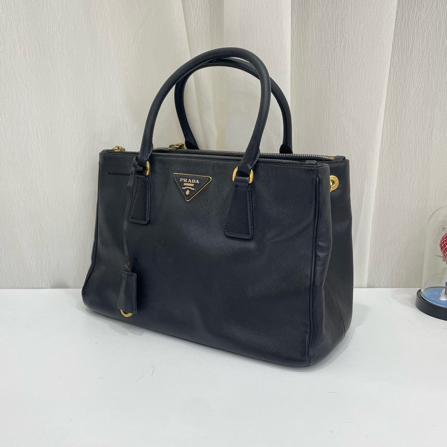 Prada - Saffiano Lux Tote - Leather - Black - (medium)