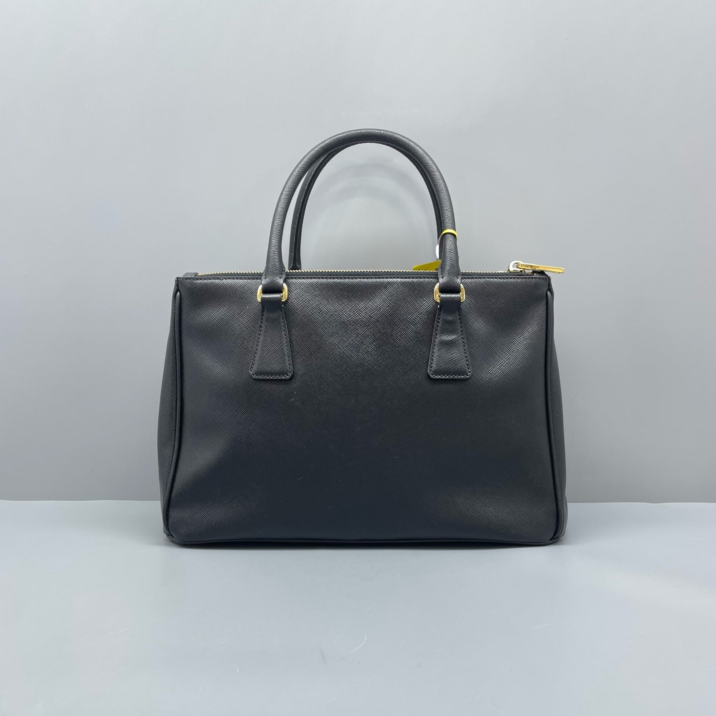Prada - Saffiano Lux Tote - Leather - Black - (medium)