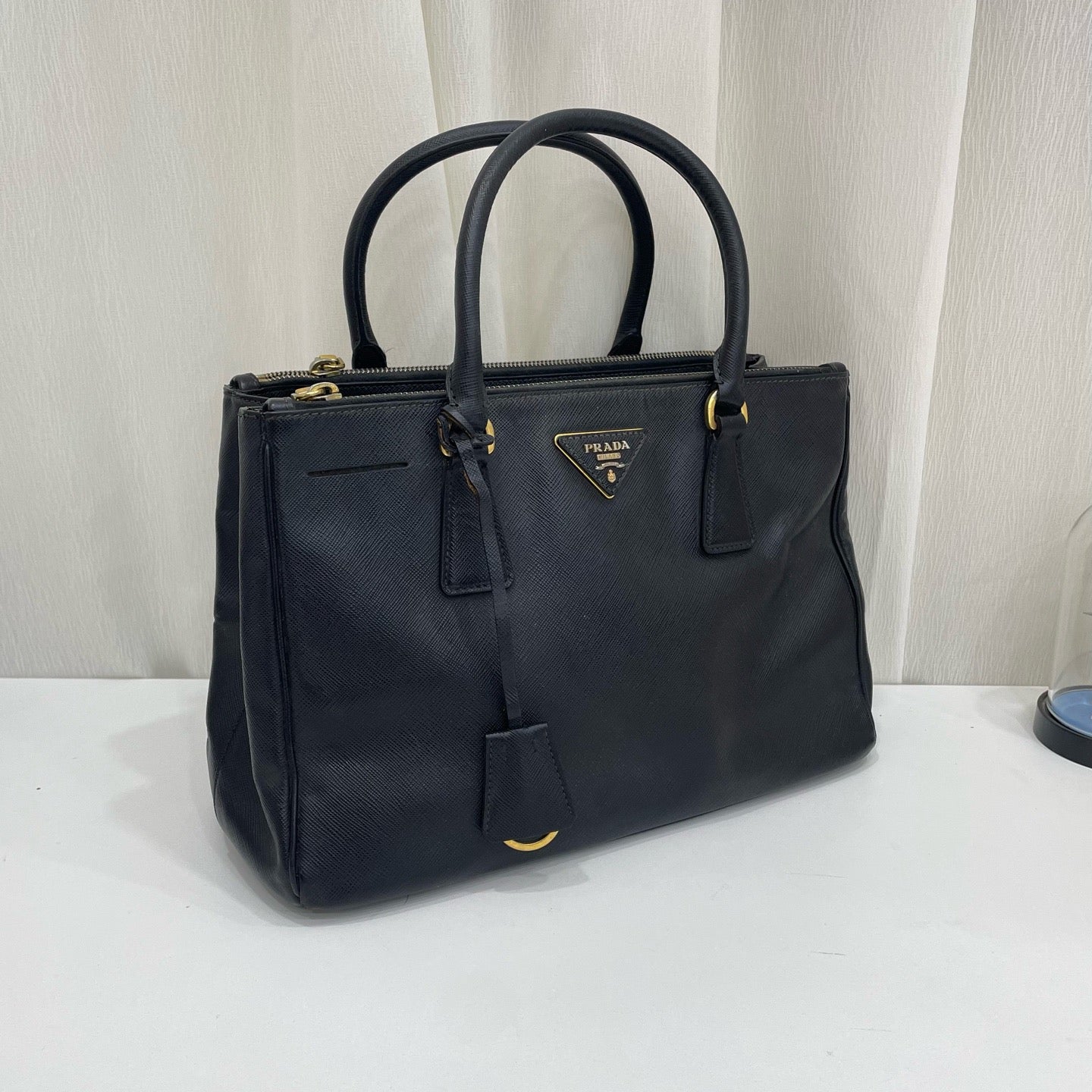 Prada - Saffiano Lux Tote - Leather - Black - (medium)