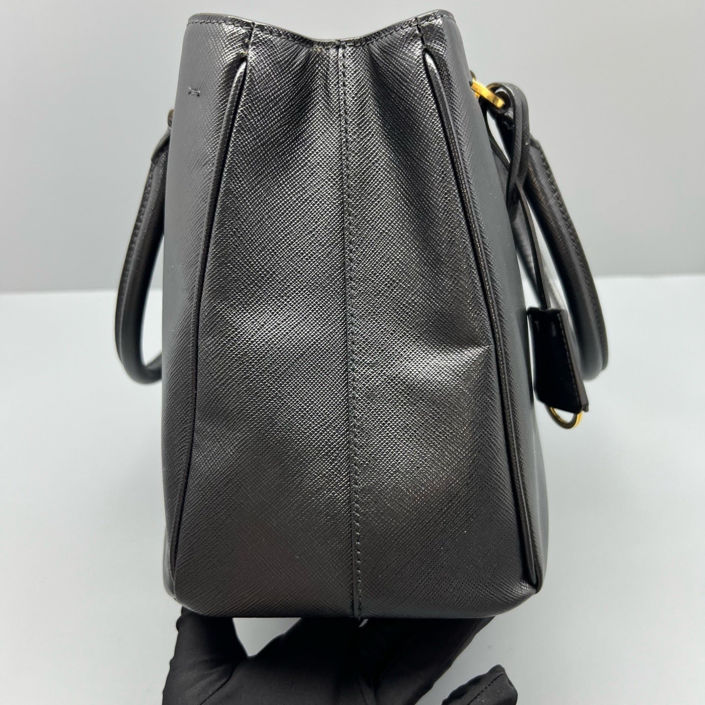 Prada - Saffiano Lux Tote - Leather - Black - (medium)