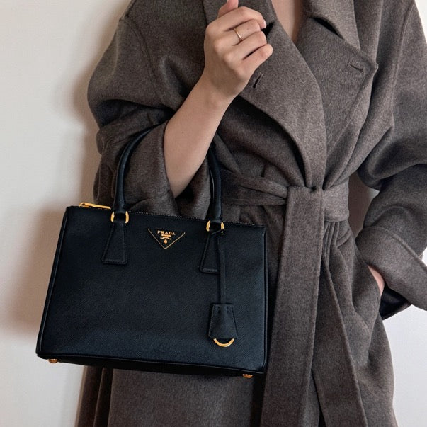 Prada - Saffiano Lux Tote - Leather - Black - (medium)