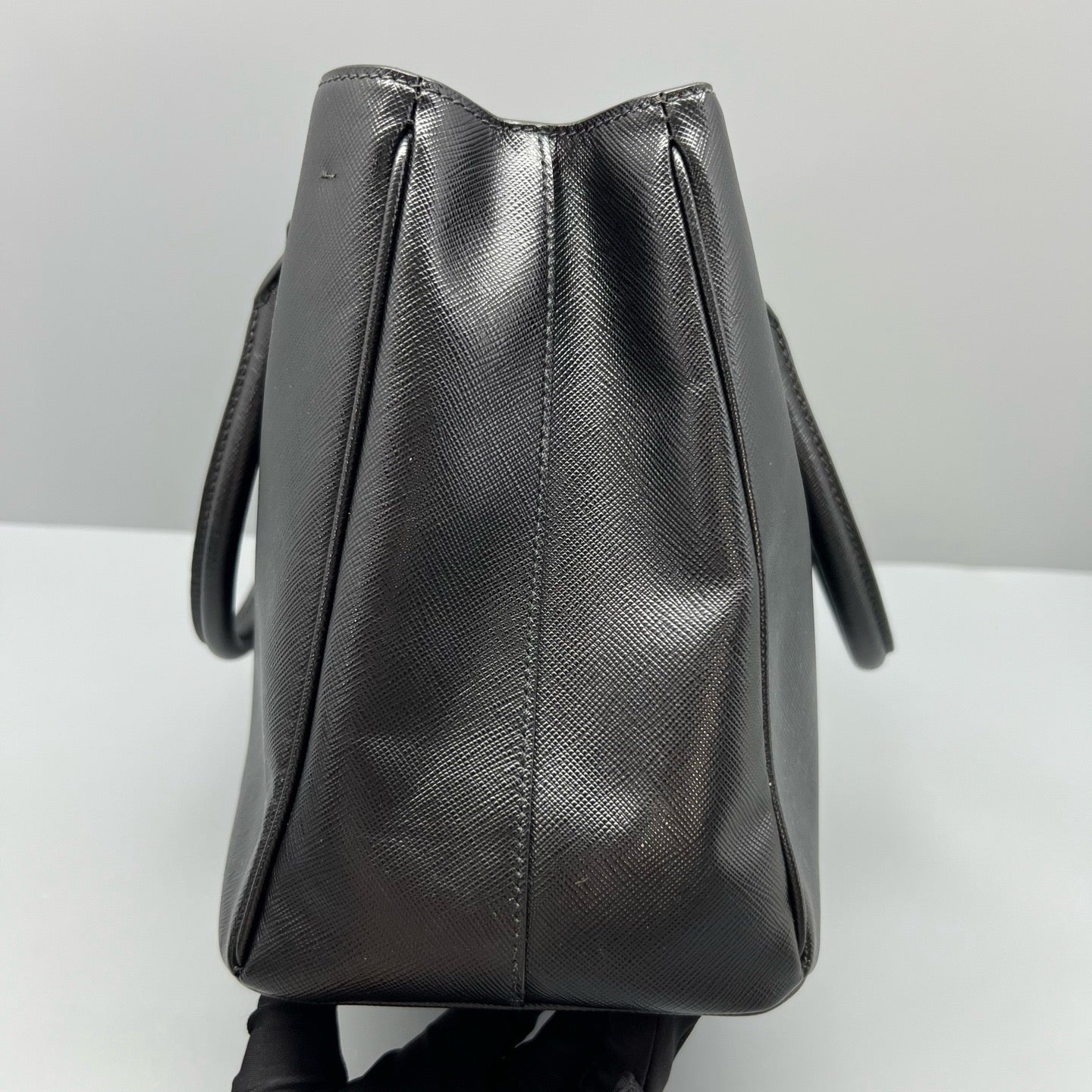Prada - Saffiano Lux Tote - Leather - Black - (medium)