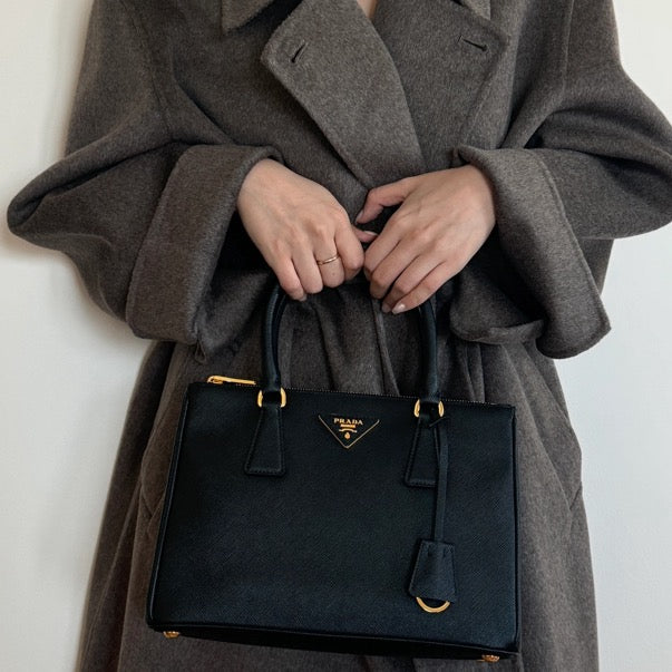 Prada - Saffiano Lux Tote - Leather - Black - (medium)