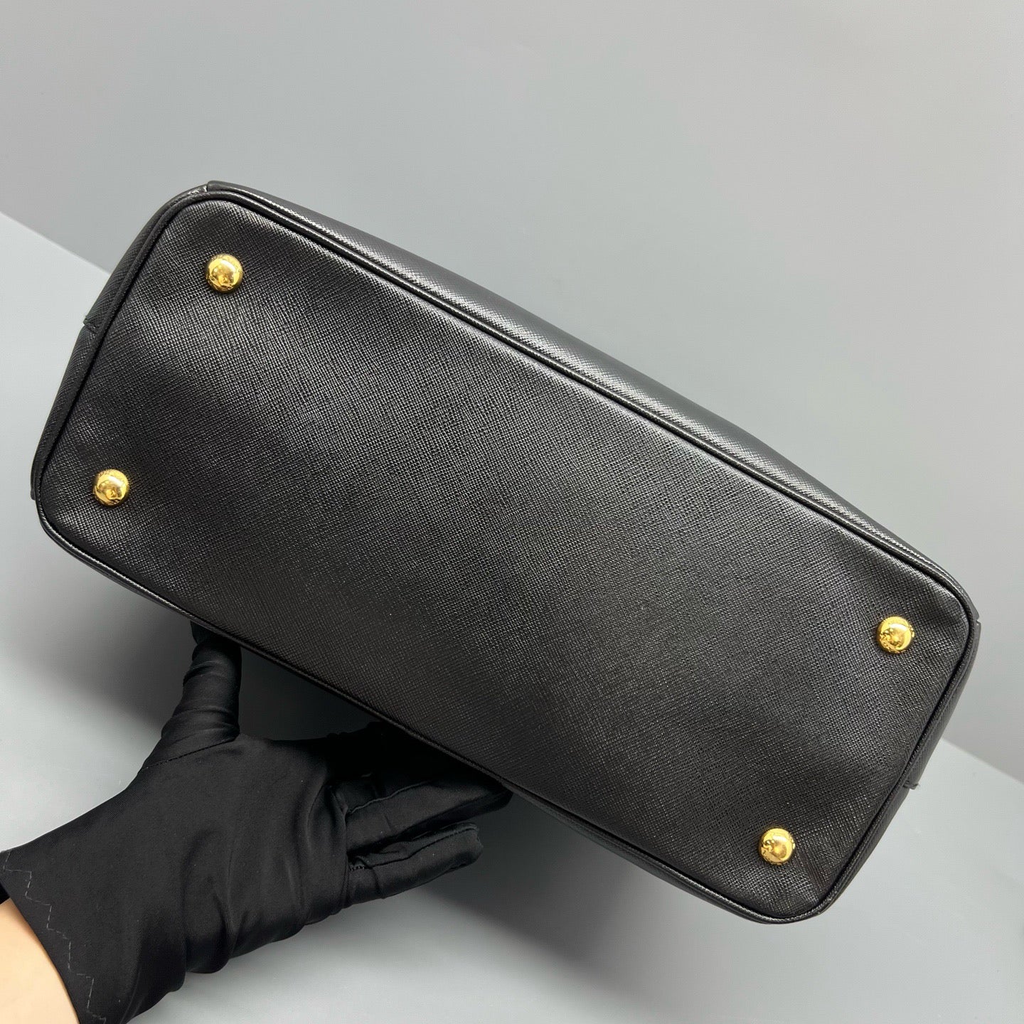 Prada - Saffiano Lux Tote - Leather - Black - (medium)