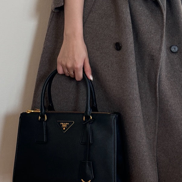 Prada - Saffiano Lux Tote - Leather - Black - (medium)