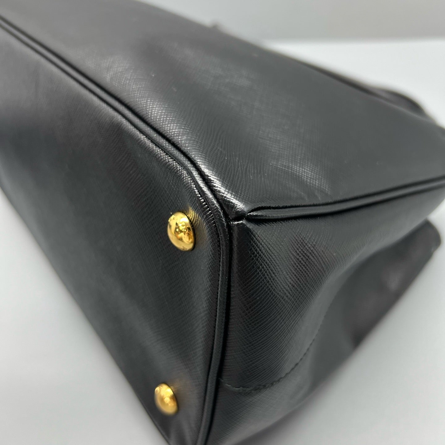 Prada - Saffiano Lux Tote - Leather - Black - (medium)