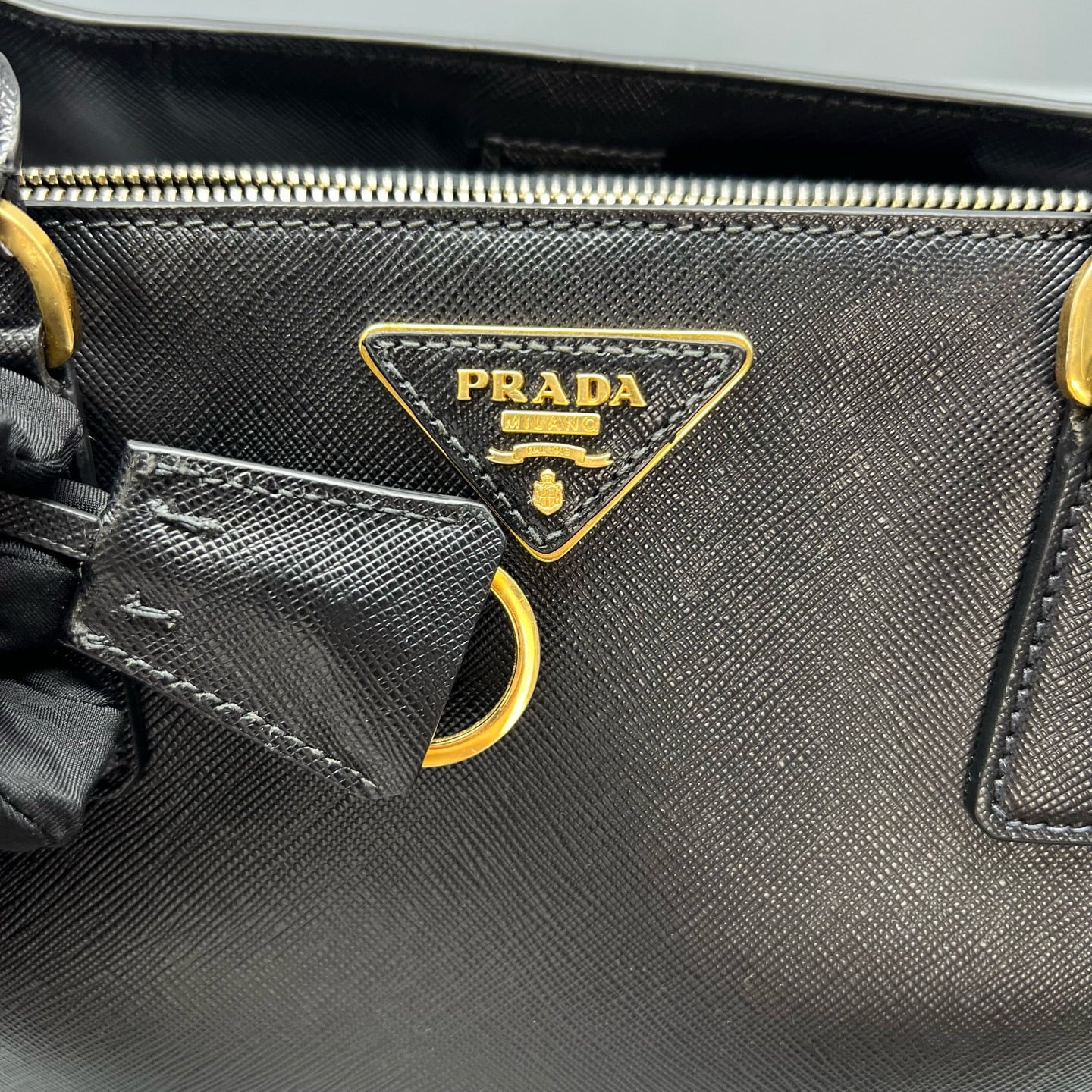 Prada - Saffiano Lux Tote - Leather - Black - (medium)