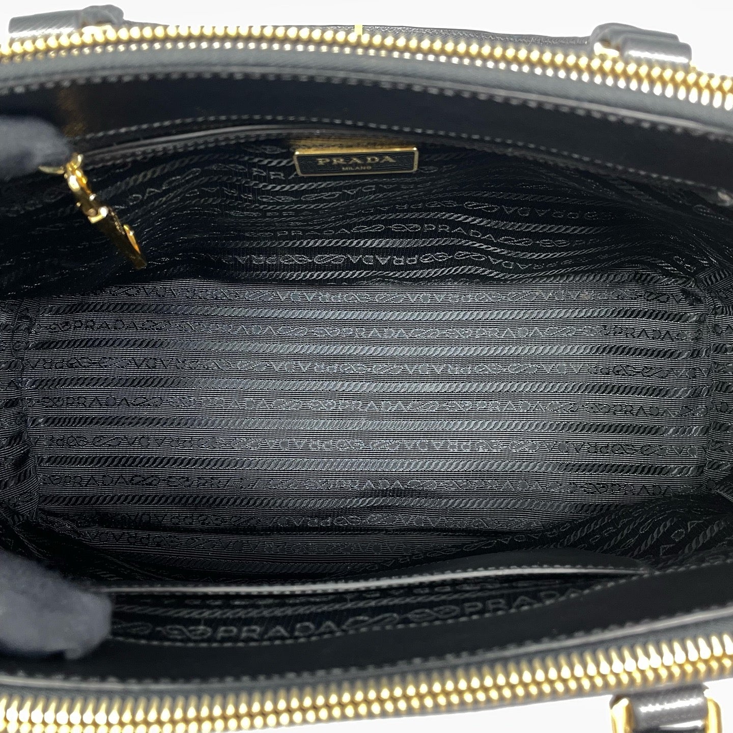 Prada - Saffiano Lux Tote - Leather - Black - (medium)