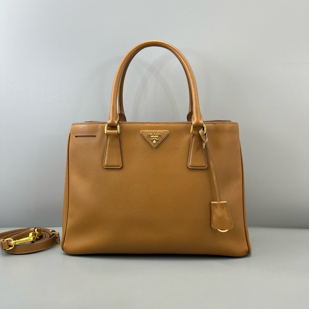 Prada - Saffiano Lux Tote - Leather - Camel - (medium)