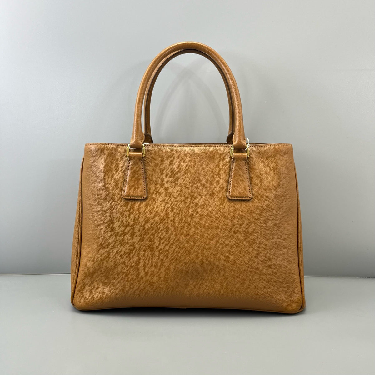 Prada - Saffiano Lux Tote - Leather - Camel - (medium)