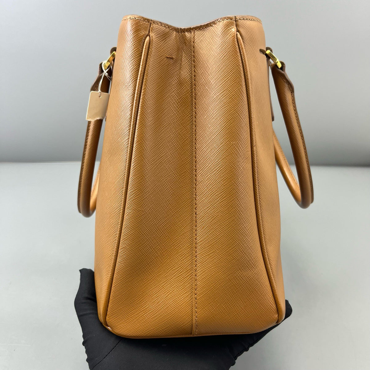Prada - Saffiano Lux Tote - Leather - Camel - (medium)