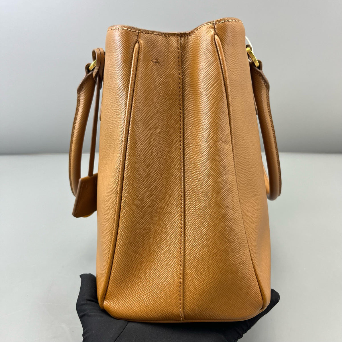 Prada - Saffiano Lux Tote - Leather - Camel - (medium)