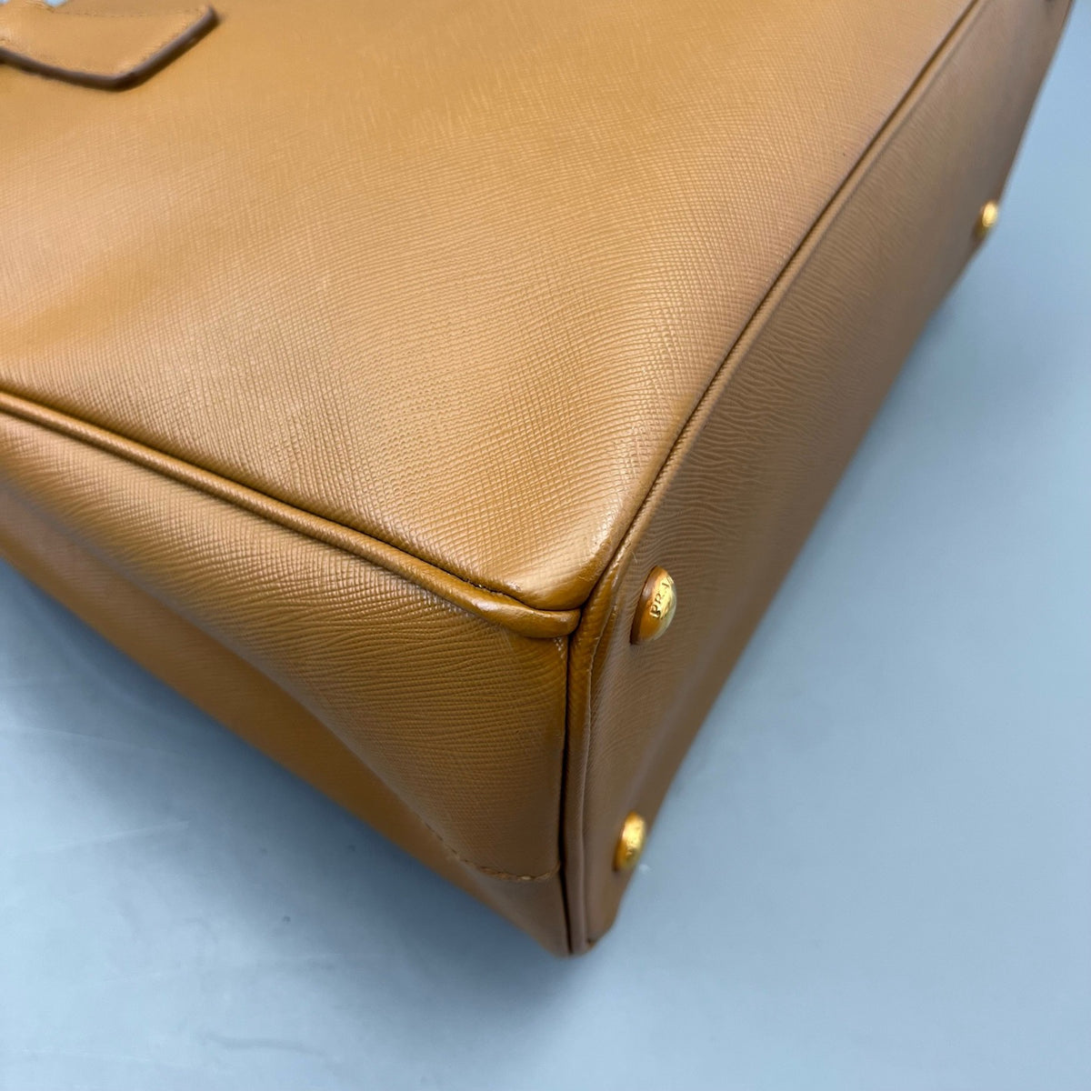 Prada - Saffiano Lux Tote - Leather - Camel - (medium)