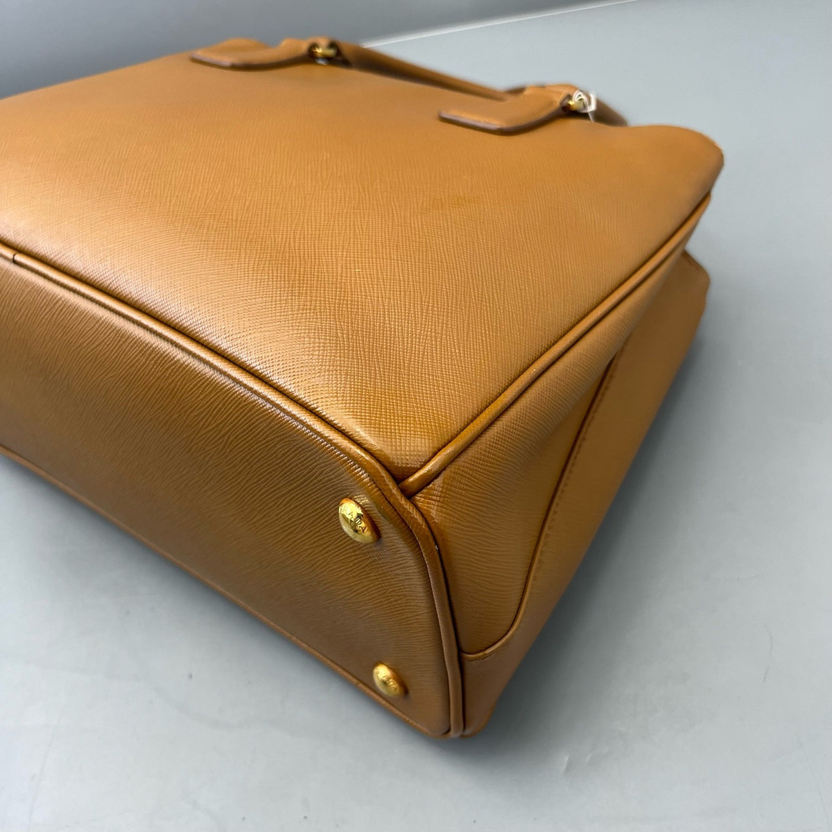Prada - Saffiano Lux Tote - Leather - Camel - (medium)