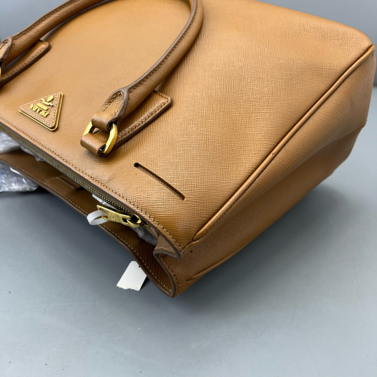 Prada - Saffiano Lux Tote - Leather - Camel - (medium)