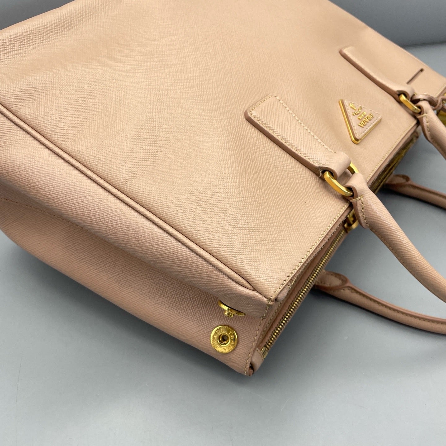 Prada - Saffiano Lux Tote - Leather - Pink - (large)