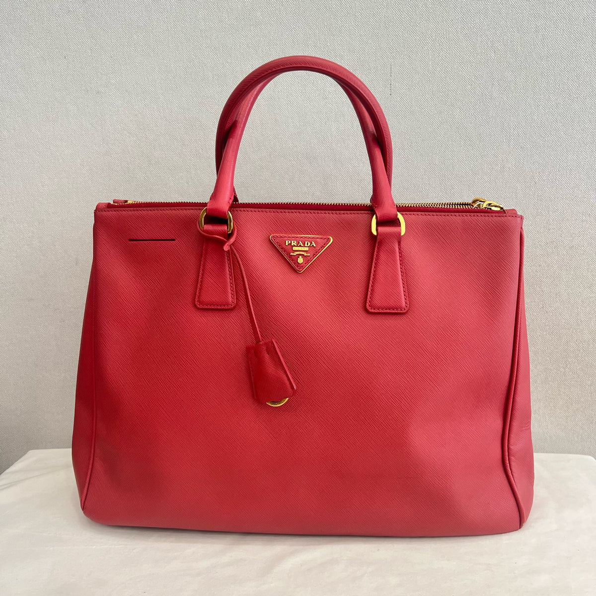 Prada - Saffiano Lux Tote - Leather - Red - (large)