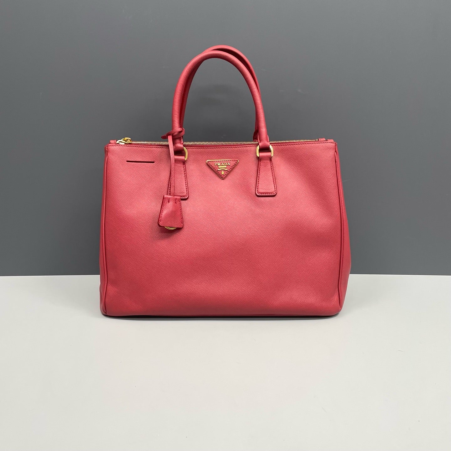 Prada - Saffiano Lux Tote - Leather - Red - (large)