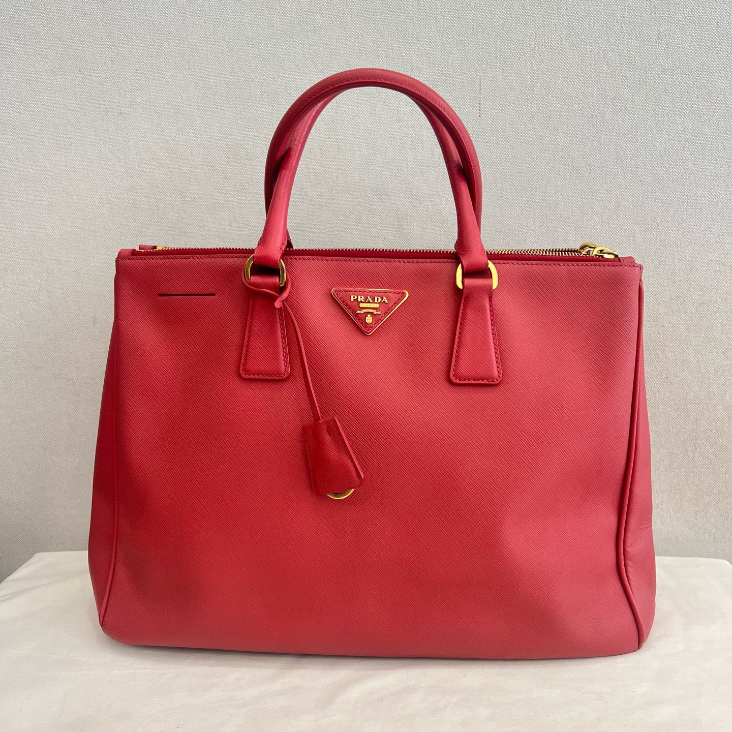 Prada - Saffiano Lux Tote - Leather - Red - (large)