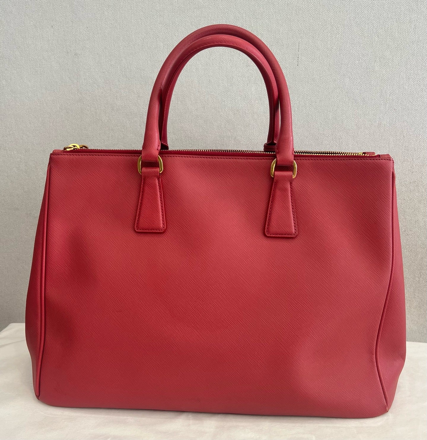 Prada - Saffiano Lux Tote - Leather - Red - (large)