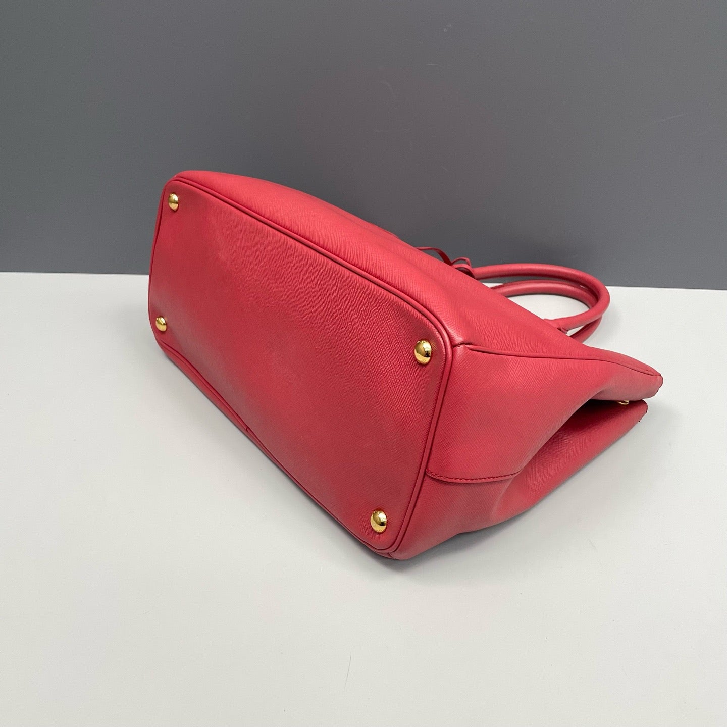 Prada - Saffiano Lux Tote - Leather - Red - (large)