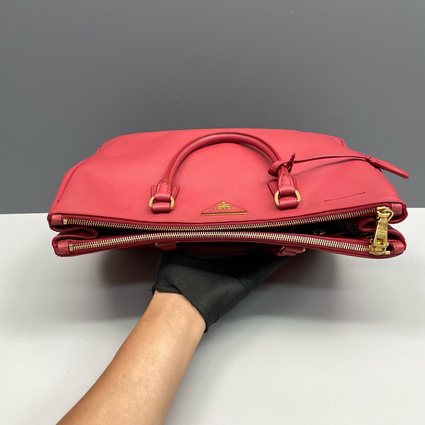 Prada - Saffiano Lux Tote - Leather - Red - (large)