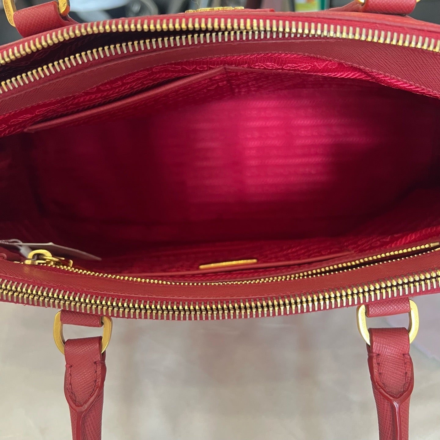 Prada - Saffiano Lux Tote - Leather - Red - (large)