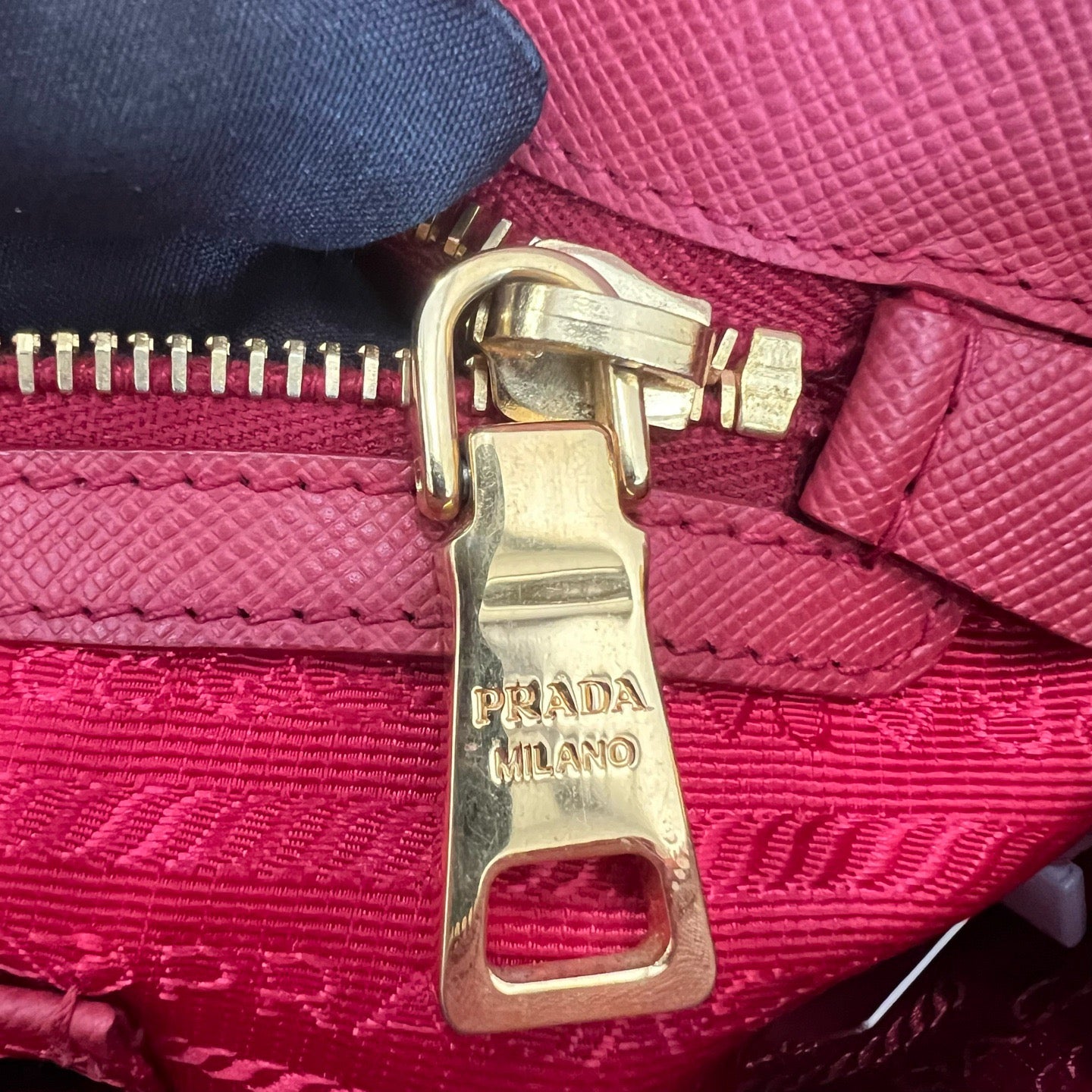 Prada - Saffiano Lux Tote - Leather - Red - (large)