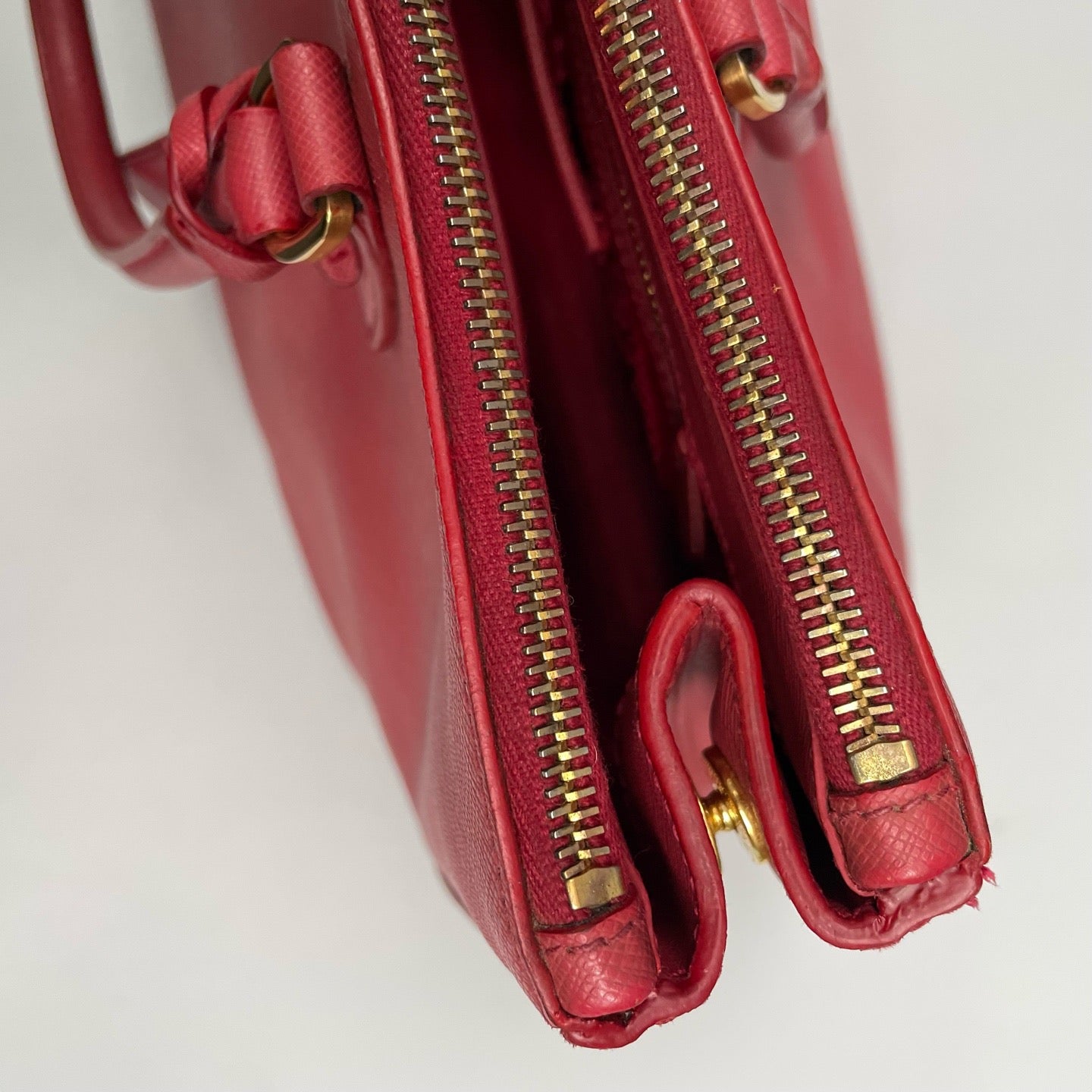 Prada - Saffiano Lux Tote - Leather - Red - (large)