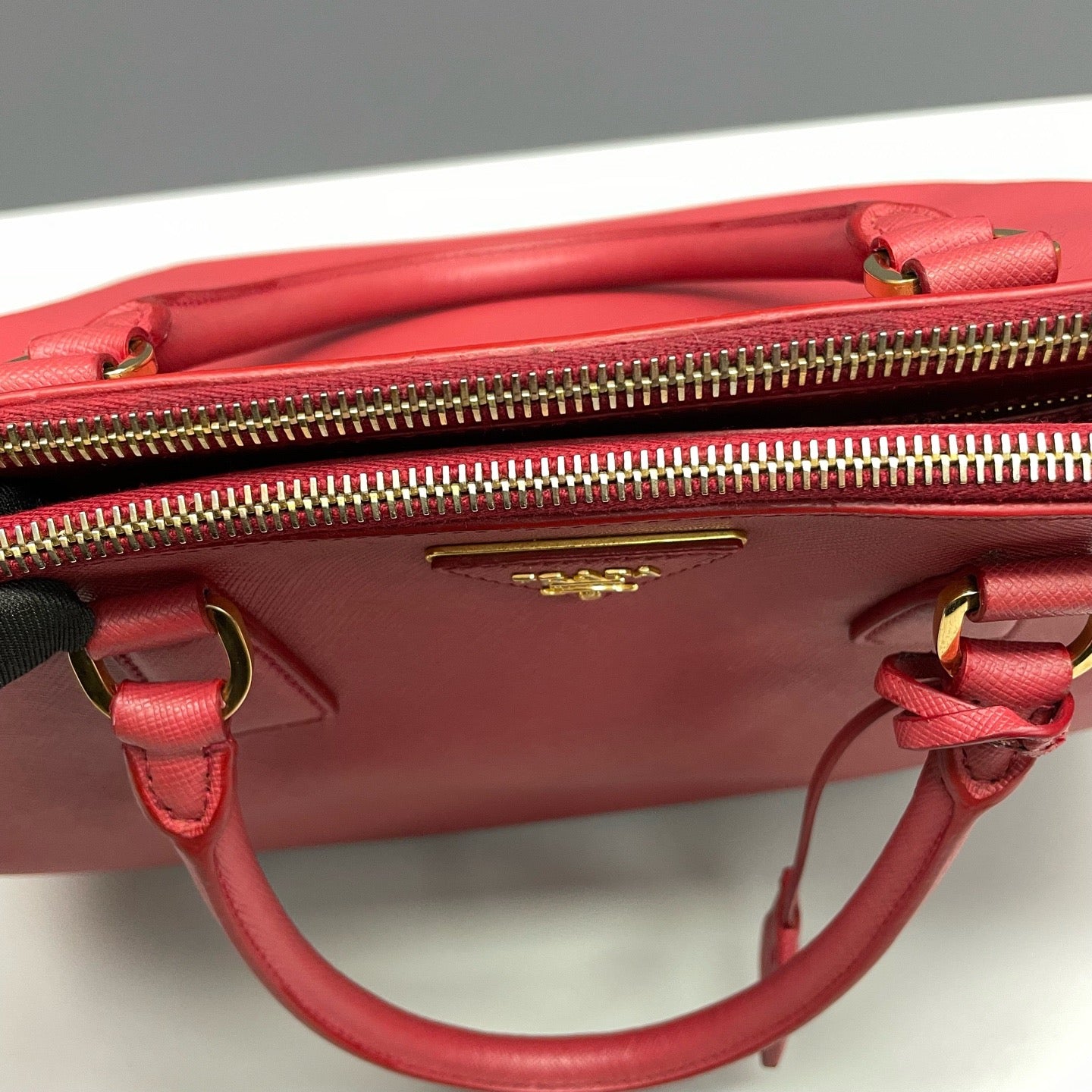 Prada - Saffiano Lux Tote - Leather - Red - (large)