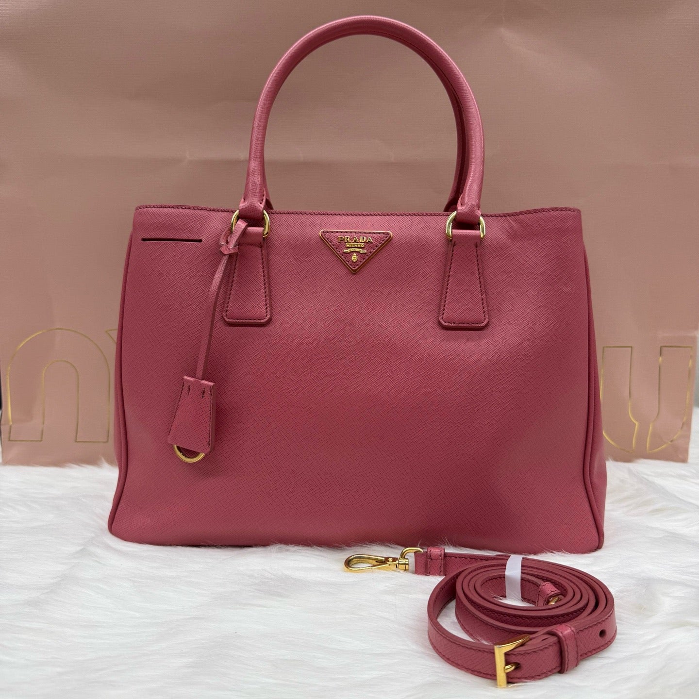 Prada - Saffiano Lux Tote - Leather - Red - (medium)