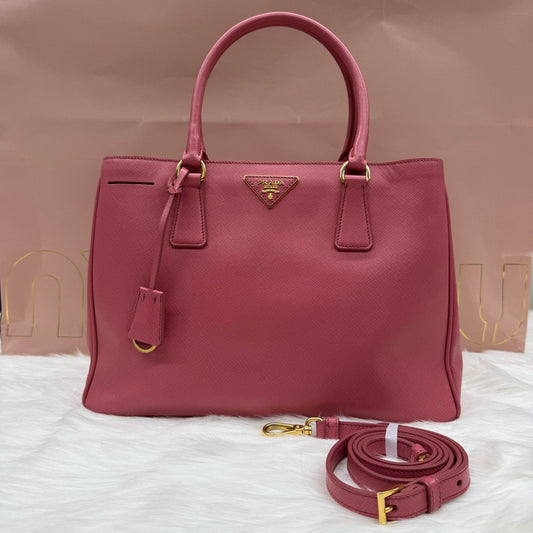 Prada - Saffiano Lux Tote - Leather - Red - (medium)