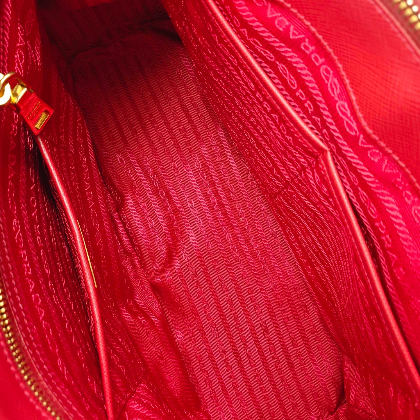 Prada - Saffiano Lux Tote - Leather - Red - (medium)