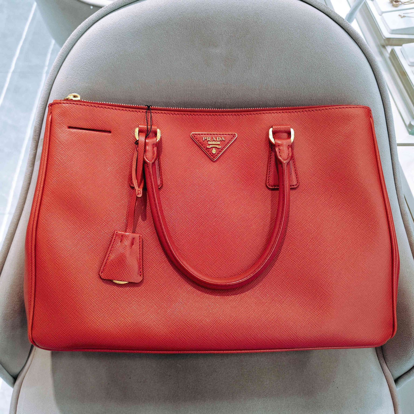 Prada - Saffiano Lux Tote - Leather - Red - (medium)
