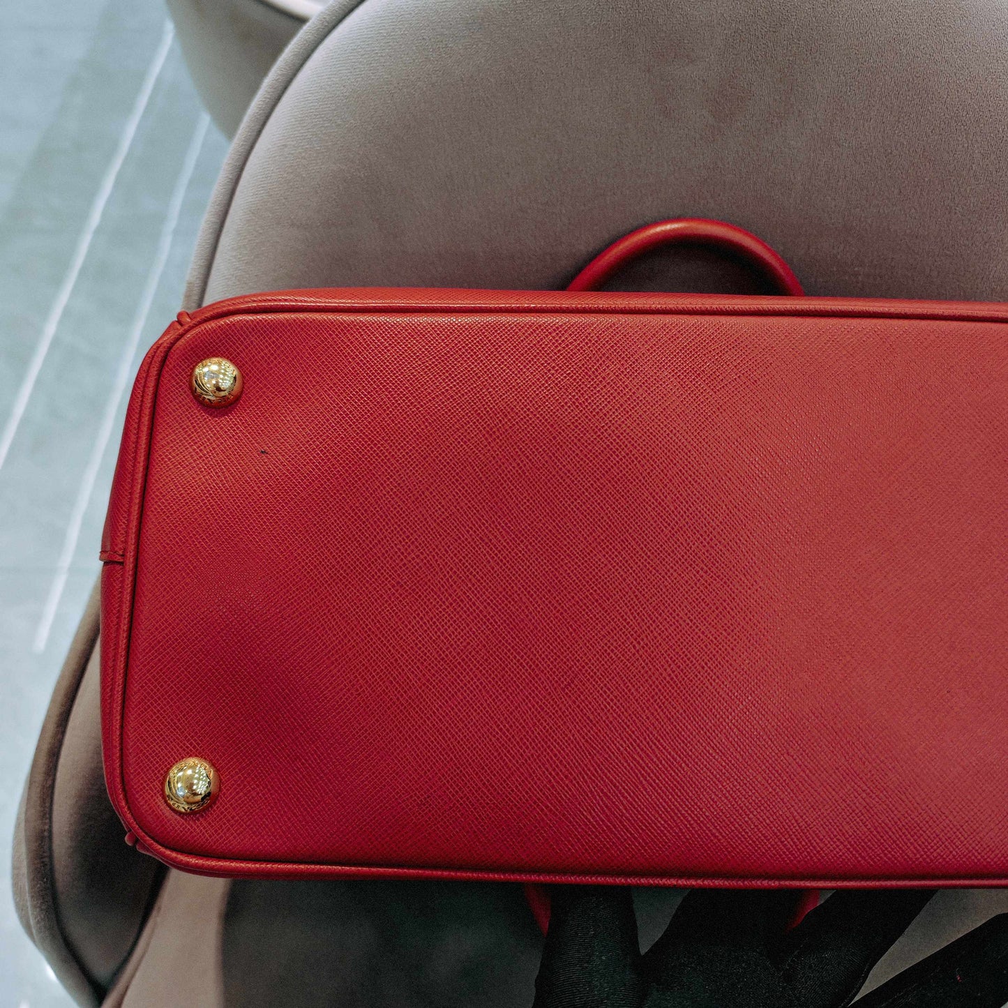 Prada - Saffiano Lux Tote - Leather - Red - (medium)
