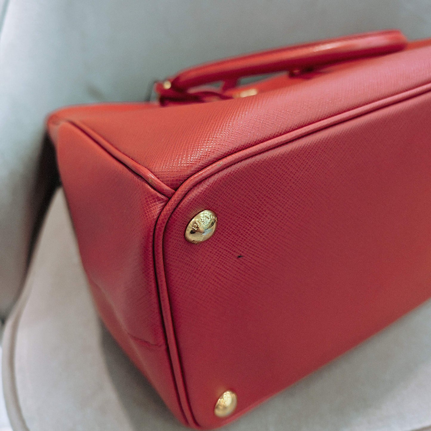 Prada - Saffiano Lux Tote - Leather - Red - (medium)