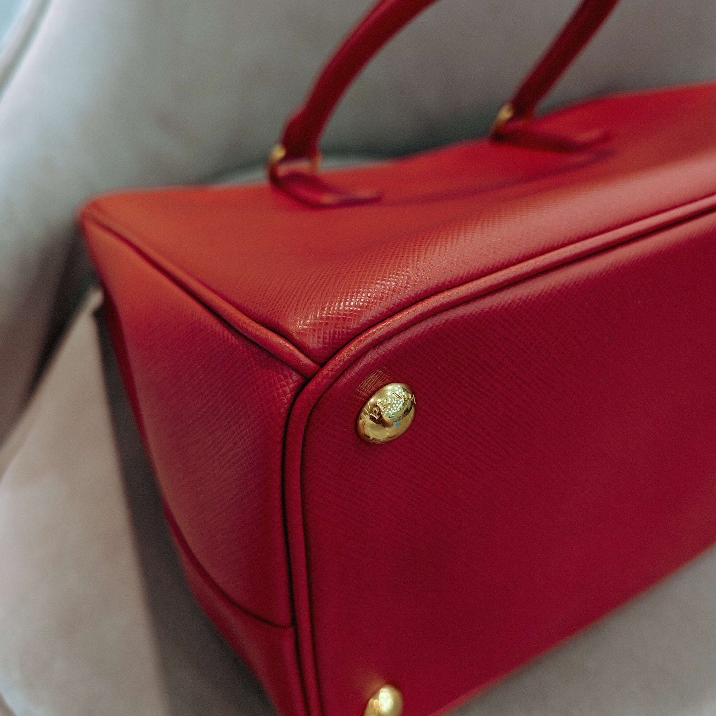 Prada - Saffiano Lux Tote - Leather - Red - (medium)