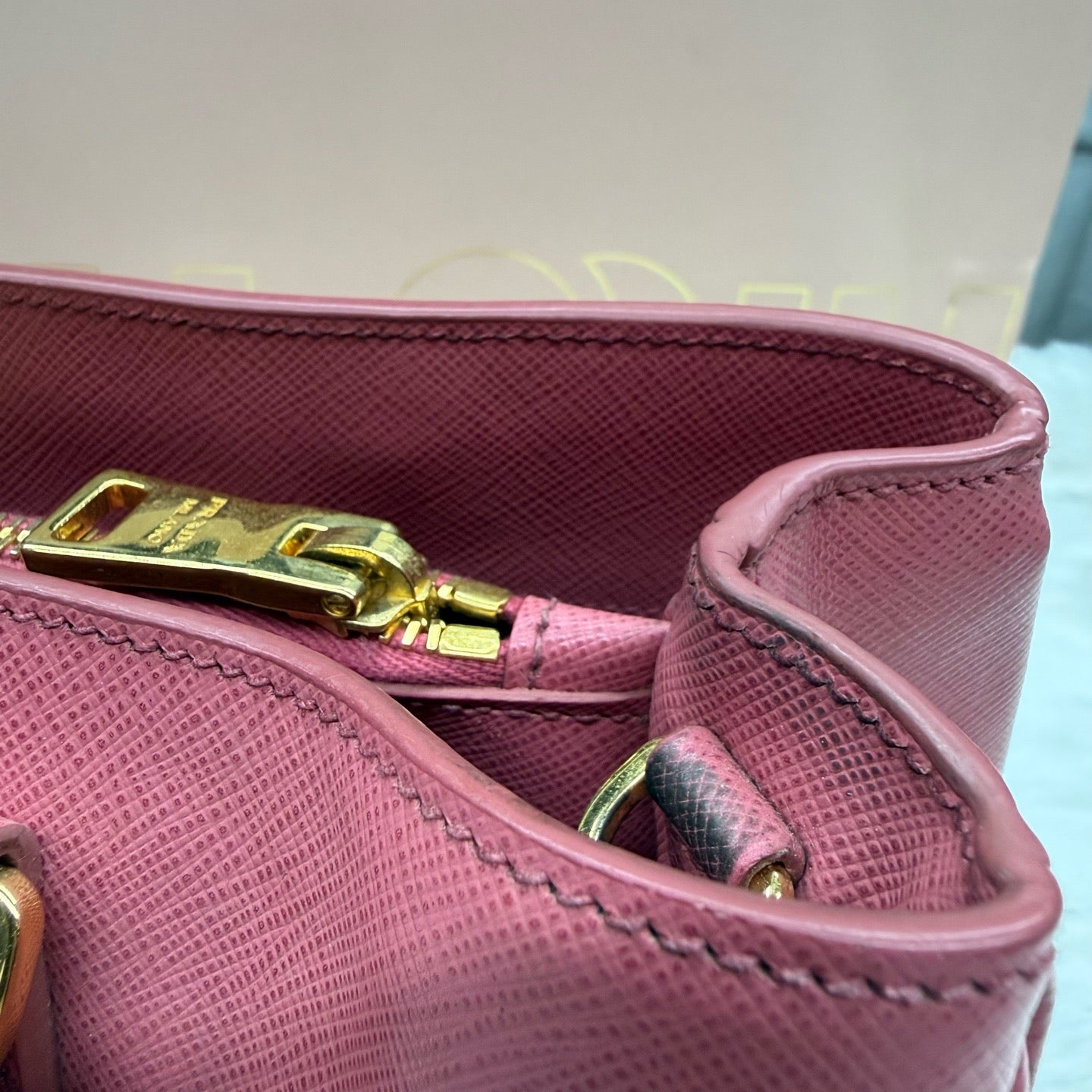 Prada - Saffiano Lux Tote - Leather - Red - (medium)