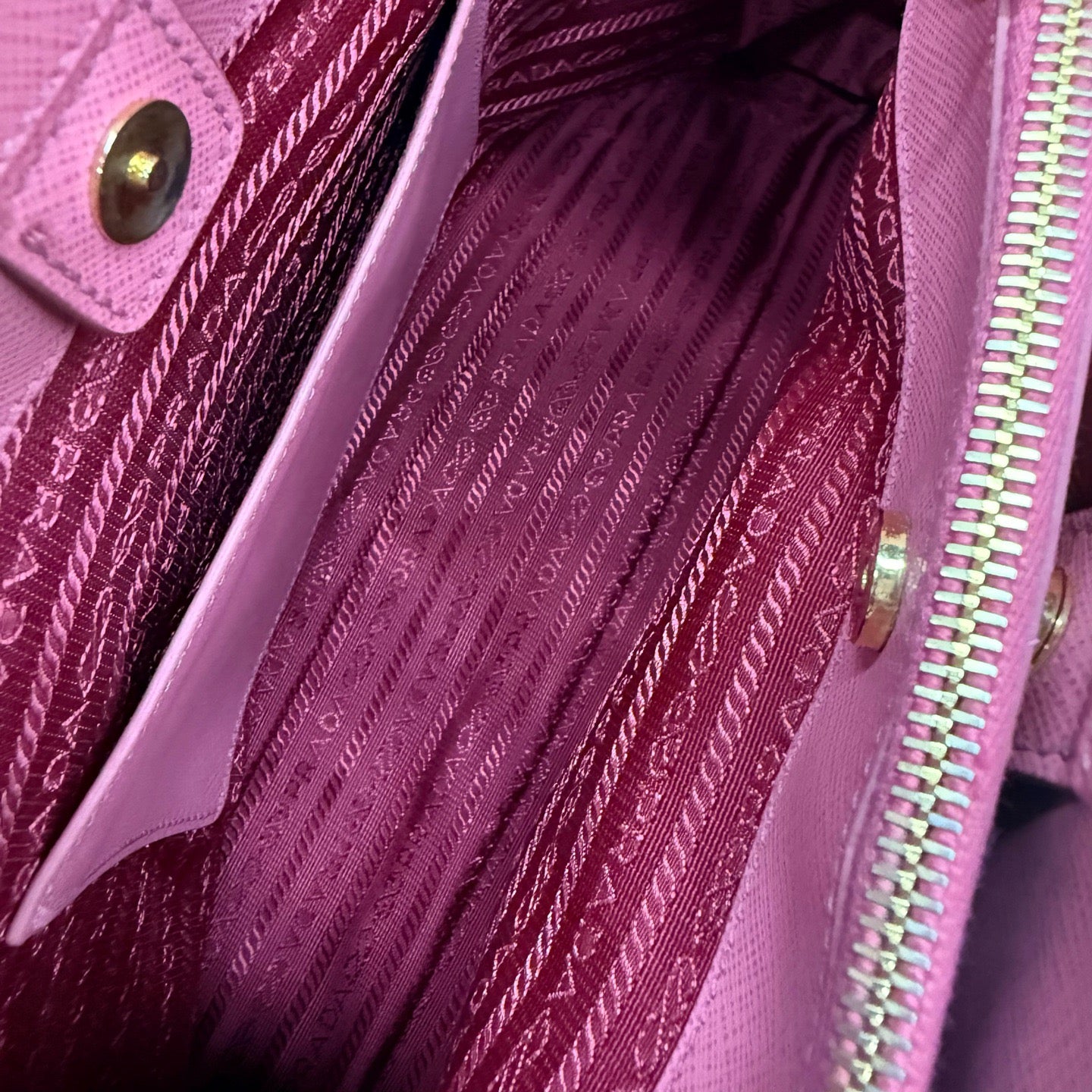 Prada - Saffiano Lux Tote - Leather - Red - (medium)